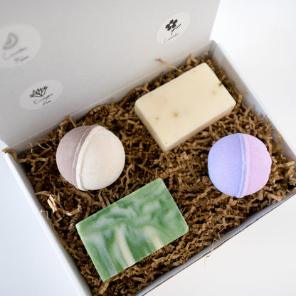 Mixed Suds Box (2 Soap Bars & 2 Bath Bombs)